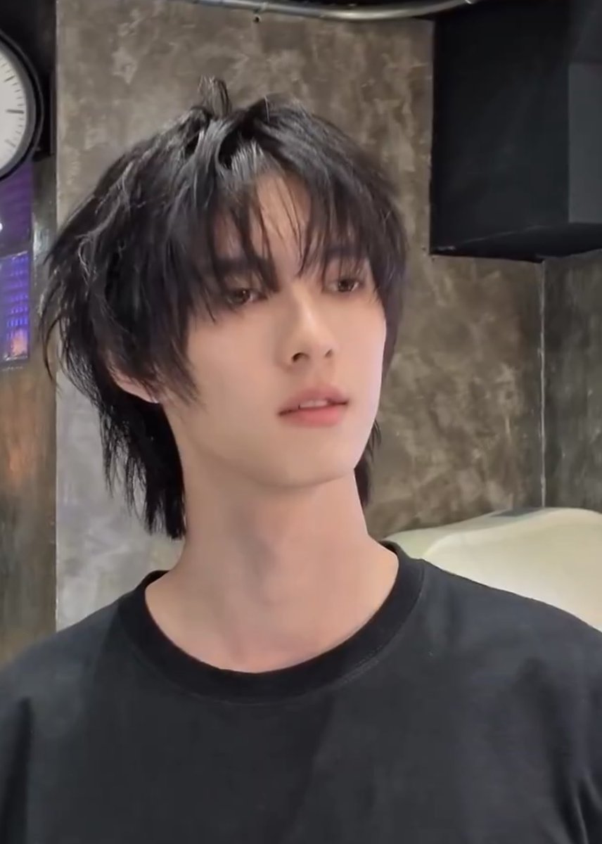 jajakanistha's tweet photo. (เคะ) งอน                                         (เมะ) กุทำไรให้ https://t.co/Y4PNlcLdbm