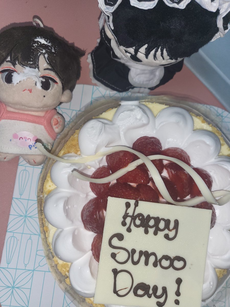 senpaimu's tweet photo. happy birthday my beuatiful baby boy. https://t.co/YrvojvlZgb