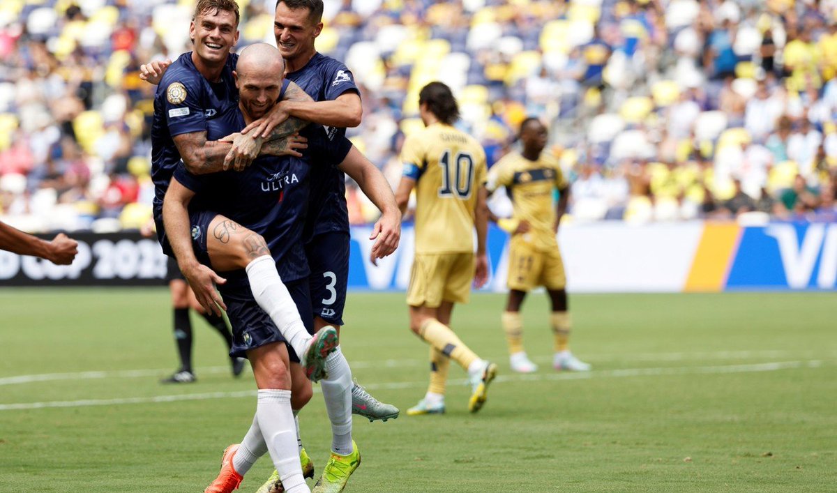 BocaEnLaCopa's tweet photo. #UnDíaComoHoy en 2025 #Boca quedó eliminado del Mundial de Clubes luego de empatar 1-1 con #AucklandCity por la última fecha de la Fase de Grupos en el Geodis Park de Nashville 🇺🇸

El partido fue detenido por alerta climática y cuando se reanudó Boca ya no tenía chances de pasar. https://t.co/icZWDHeBYe