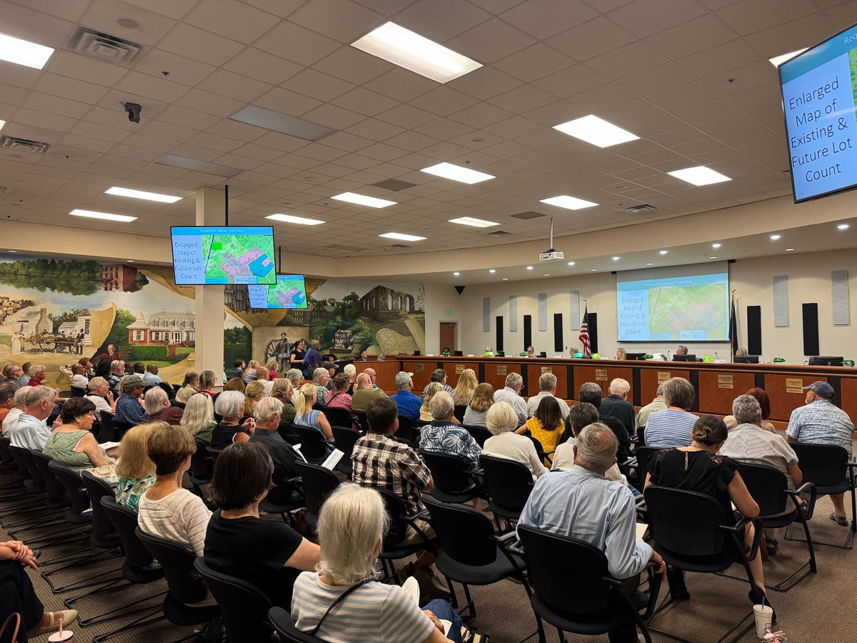 ABCNews4's tweet photo. A proposed 2,000-acre development near Cane Bay that could bring 5,500 homes, restaurants, retail and a new public school moved a step closer to reality tonight after the Berkeley County Planning Commission voted to approve a rezoning request for the project often referred to as Lake Village.

READ MORE: https://t.co/DTbXXVIBPI