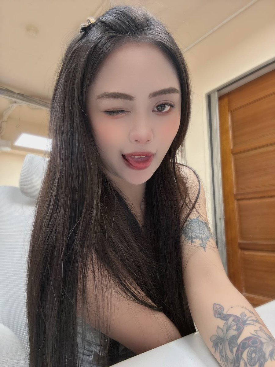 tt101052's tweet photo. 我長得很情色嗎 
為什麼
帳號一直被停用
還是因為我是做按摩的
被黃標了
#原住民女孩 #天秤女 #搞笑女 #工作室 https://t.co/bGZSQh0zpq