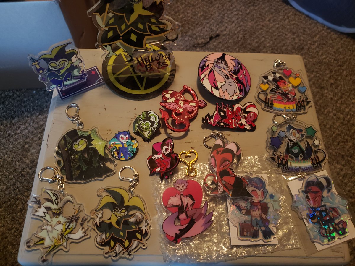 DIRTYBlRD's tweet photo. (almost) all of my helluva boss collection!! 

most if not all of these are second hand 🙂 and definitely not in the best condition but i love it so far https://t.co/O3EZX1px1S