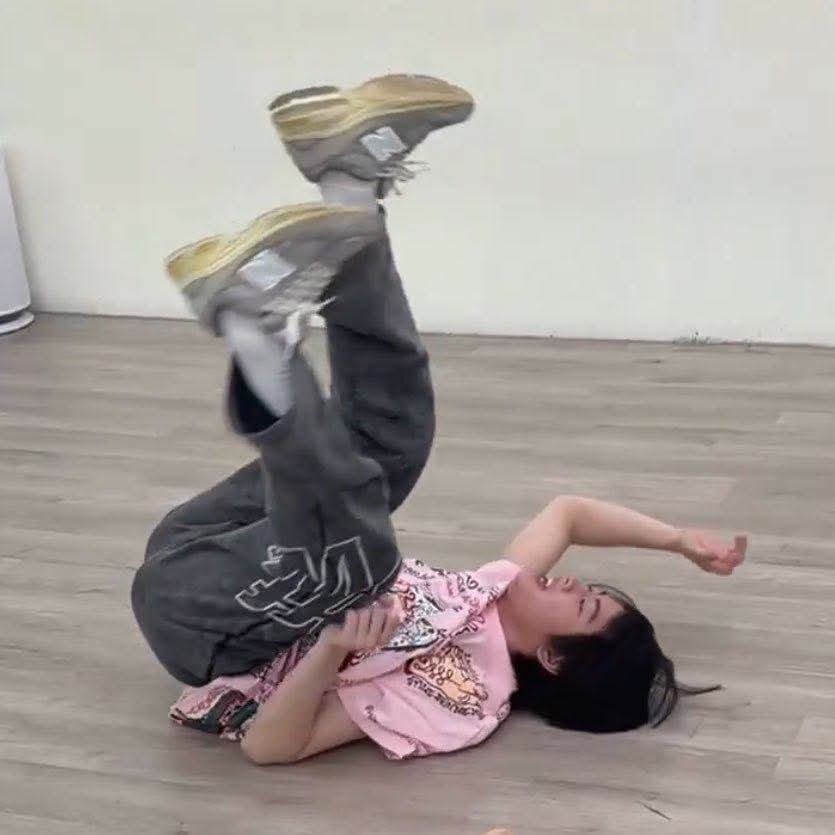 chaihahee's tweet photo. ปะป๊าเติ้ลเปิดประตูบ้านไปแล้วเจองี้ทุกวันอ่ะ https://t.co/8yIA4JEAWz