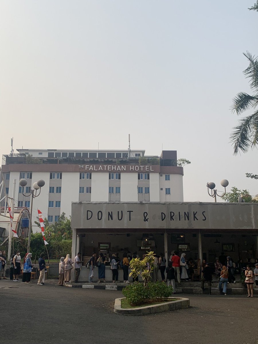 Tobylol4f's tweet photo. Donut https://t.co/Xn2LpT8gDD
