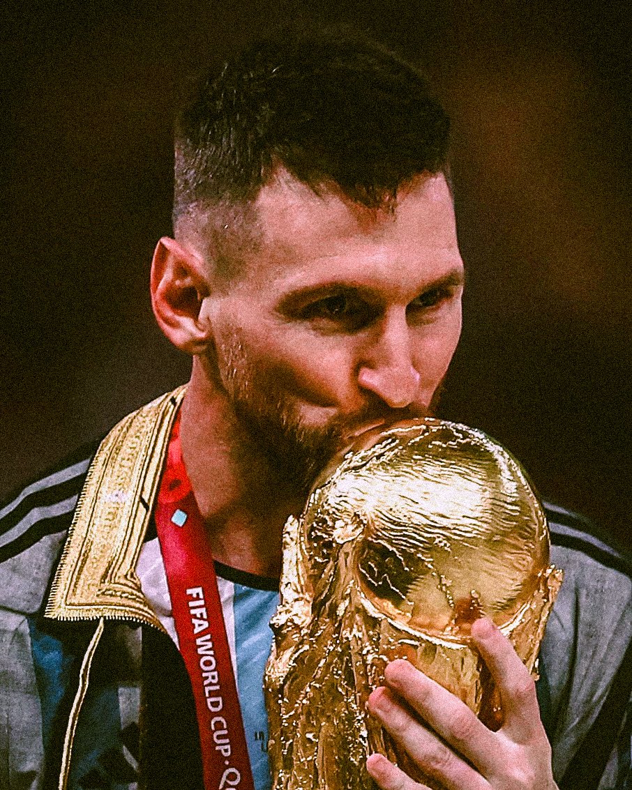 PotreroArgentin's tweet photo. El tiempo suele desgastar todo lo tangible. Y cuando los sueños parecían tener fecha de vencimiento, nos seguís demostrando que siempre vale la pena perseguirlos.

Feliz cumpleaños, capitán. Que la vida te devuelva una parte de toda la felicidad que nos seguís regalando. https://t.co/3cFmWeJryZ