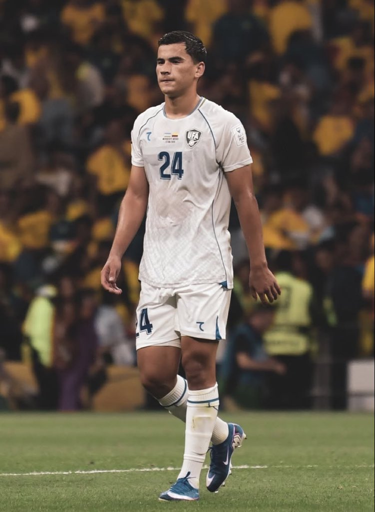 Bluecoxtra's tweet photo. #BlueCo should get Bekhruz Karimov (18yo, RB/RWB) for Strasbourg. Big talent from Uzbekistan 🇺🇿. Very active in defensive duels and tasked with shutting down elite wide threats. #RCSA https://t.co/LZQ6GEQPLj