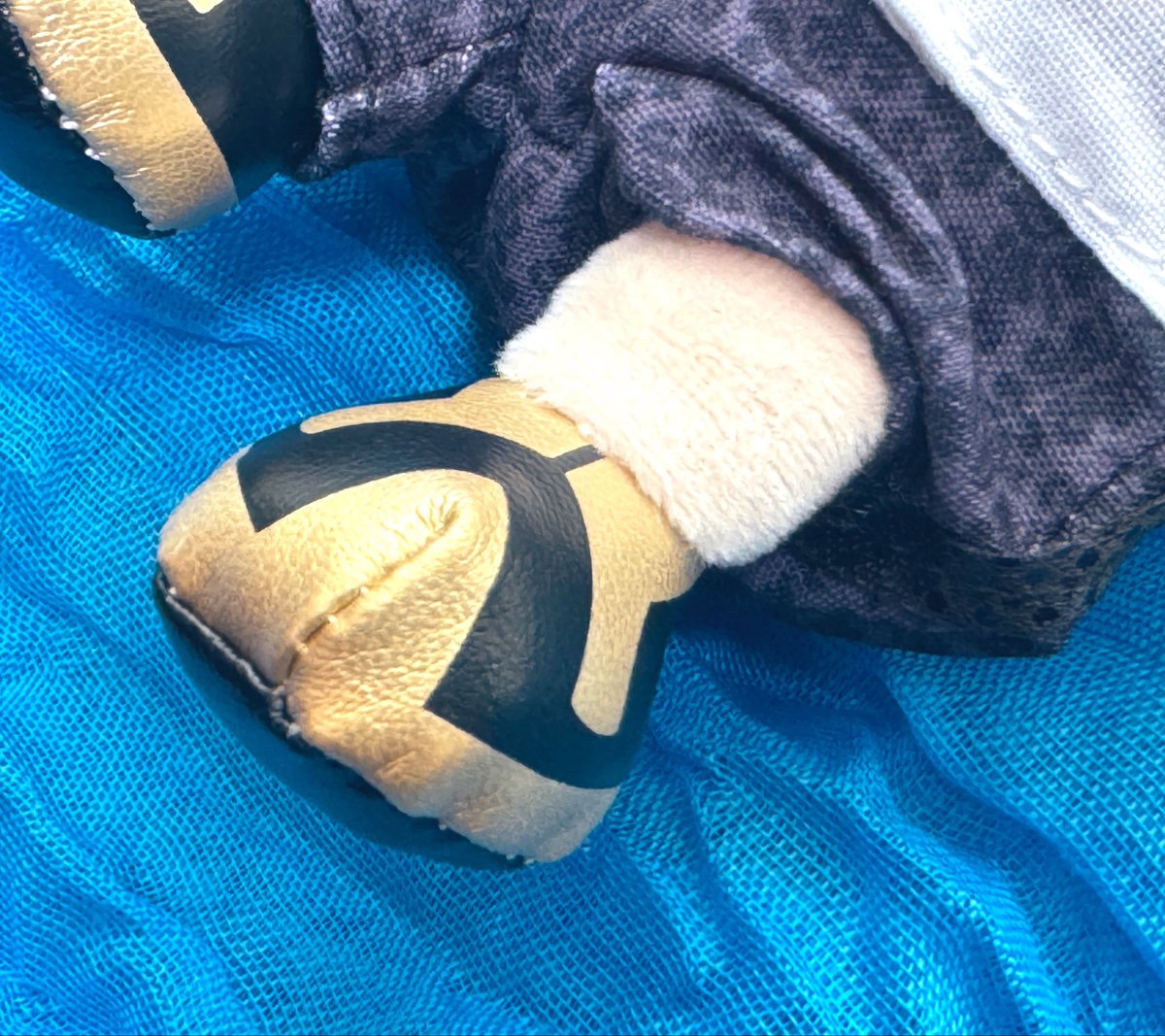 nuinuipe's tweet photo. あらしぬいをお持ちのみなさま各位
・ぬいのお洋服は着脱可能
・靴は縫いつけで脱靴不可
・お顔の縦の長さ約8㎝

結論：服作って着せられます🎉🎊🎉
(2枚目ｾﾝｼﾃｨﾌﾞですみません) https://t.co/D8fe9N6qqt