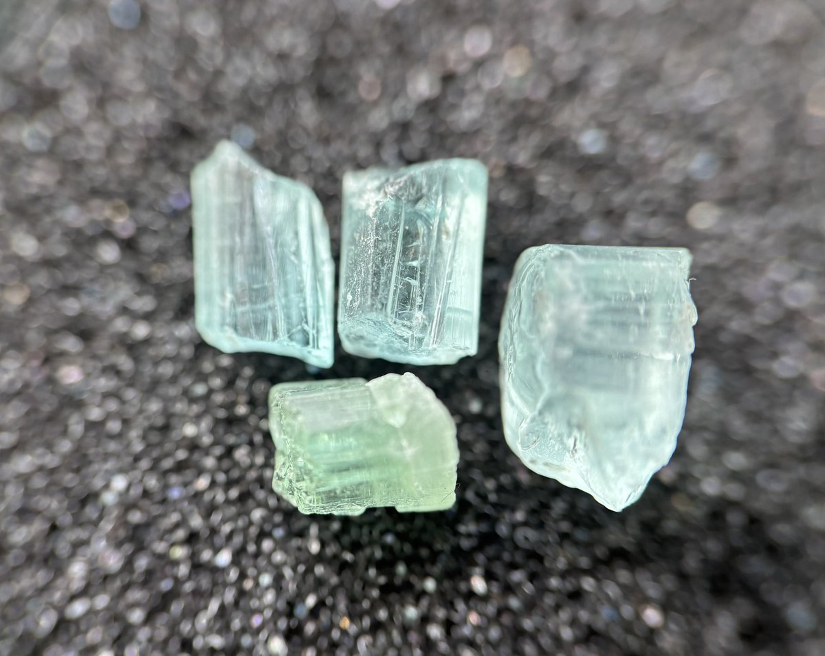 宝石の原石④ パライバトルマリン Tourmaline var. Cuprian Elbaite 