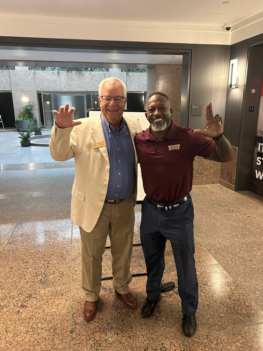 only1tommadden's tweet photo. So proud our @txstatealumni association bringing so many @txst Bobcats together in Austin tonight to share stories of jobs and ambitions at the sold out “Welcome to the City Networking Event”! Great seeing @JulieLessiter representing the @txstrrc community with one of our guest speakers Jessica Zamora a recent graduate! 

https://t.co/lGP3VRrPDA