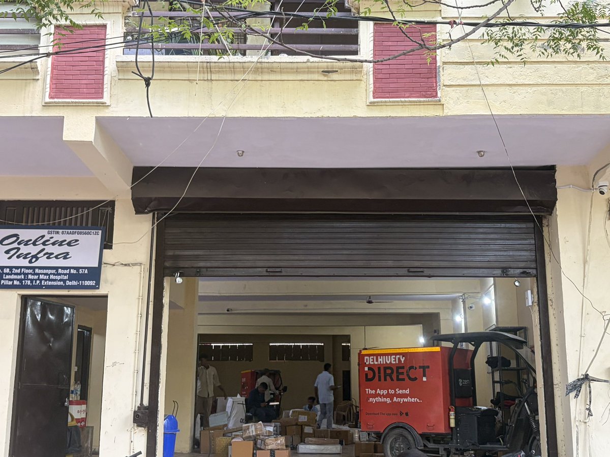 abhayonpoints's tweet photo. Delhivery Direct Delivery Office Operating Just Below the centre . No Network Jammers or Check on who can be near the centre . https://t.co/nXcjLgaLWf