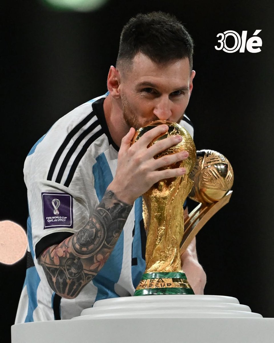 DiarioOle's tweet photo. Estás para eso, viejo 🏆🇦🇷

¡Feliz cumple, Leo Messi! 🎂 https://t.co/CgTBlCOLAL