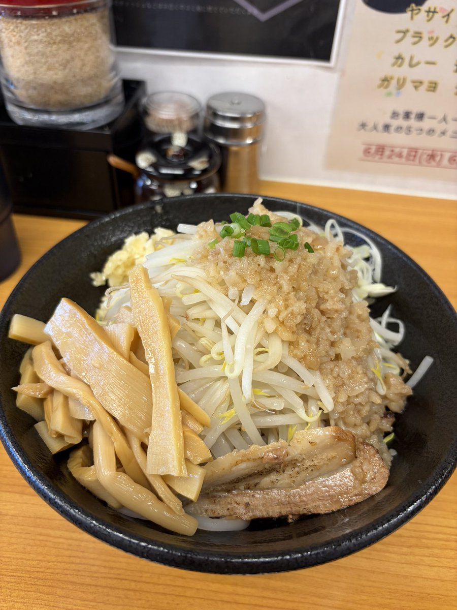 osubanntyou's tweet photo. 汁なし 六鶴
ヤサイ＋メンマ

7周年おめでとうございます
お祝いメッセージ書くとトッピングプレゼントもしてくれます！ https://t.co/RLuxvAx5mL
