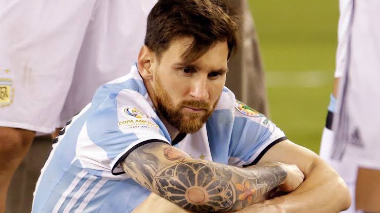 RodriLmdl's tweet photo. Leo querido, tu cumpleaños nro 39…
Siempre recuerdo esos años oscuros desde el 2016 hasta 2021 donde muchísimos te liquidaban por como se daban las cosas con la selección. Aunque, habían tantos otros (como yo) que mataban y morían por defenderte… creíamos tanto en vos. 
👇🏻 https://t.co/cBmaZq58To