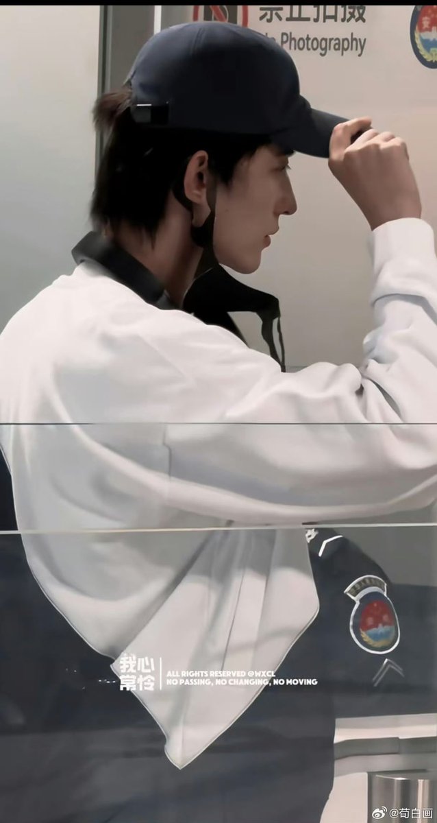 hoonhazarded's tweet photo. Chang Huasen got off work at 2 am and had to catch early flight
He might have slept just 2-3 hours today 🥺😓😓
Very much hard working baby that's why he's a little sleepy
#ChangHuasen #RedMoonAppeared #LiaoZhai #TheVanishingBeauty https://t.co/CJeEf0CreJ
