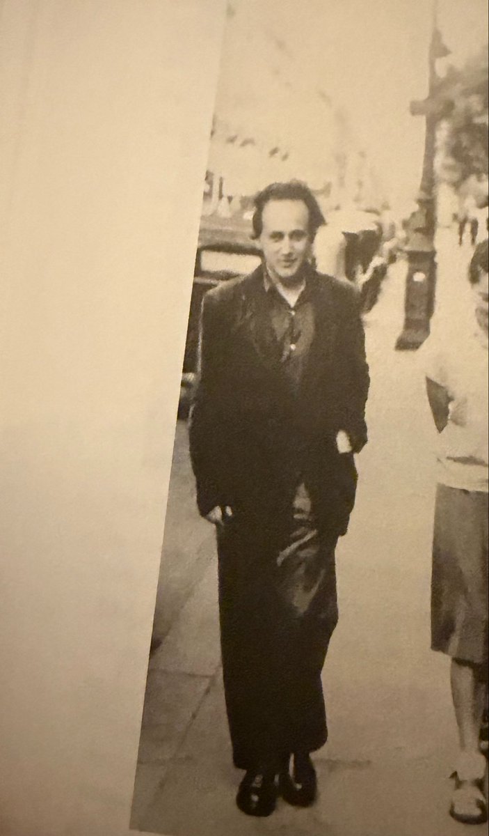 aliner's tweet photo. "You are always my concern, I ponder a great deal on it and speak to you and take your strange, dark head between my hands and want to push the stones off your chest...”

- Ingeborg Bachmann to Paul Celan 🖤 https://t.co/wkSw0QUIZ1