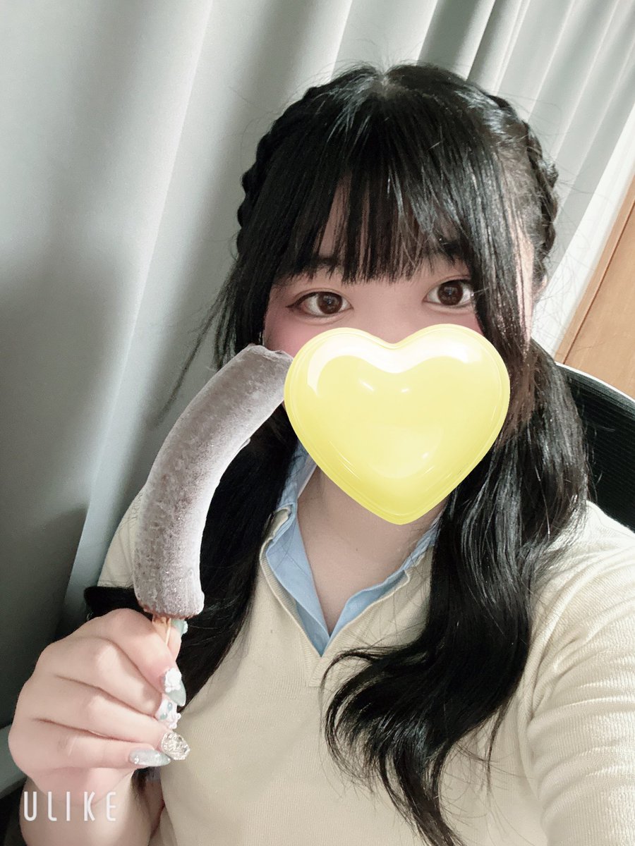 fg_haruna_'s tweet photo. おはようございます🥱☀️

今日は朝激ねむだったけど頑張って起きて出勤しましたぁ💞ᩚ

今日もいつも通り23時(受付終了:22時)までいる��でお時間合うお兄様ぜひお誘い待ってます🥰

(写真は最近ハマってるフローズンチョコバナナ🍌) https://t.co/Qf2O1BkhQT