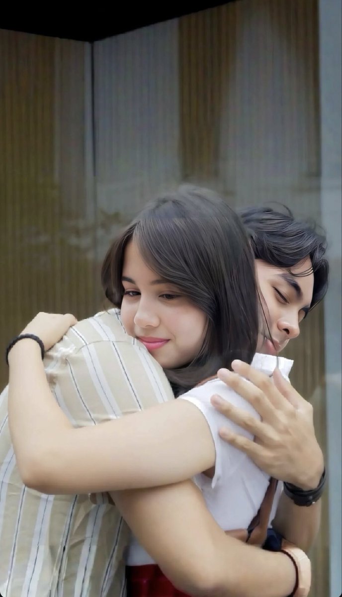 giccly's tweet photo. Sayangku cintaku semestaku duniaku❤️❤️❤️❤️ #fattnic 

Bakalan kangen bangeet sih🫂🫂 https://t.co/2kd64ysrh9