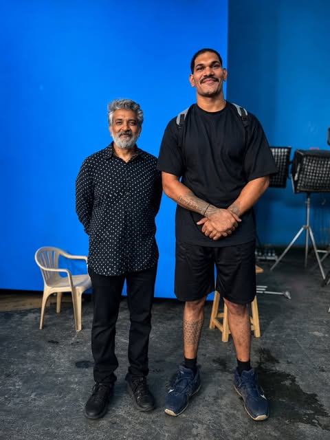 filmynewsnetwrk's tweet photo. SS Rajamouli spotted on the sets of Mahesh Babu's #Varanasi! 

Something EPIC is brewing… 👀💥 https://t.co/ihdOwMLThU