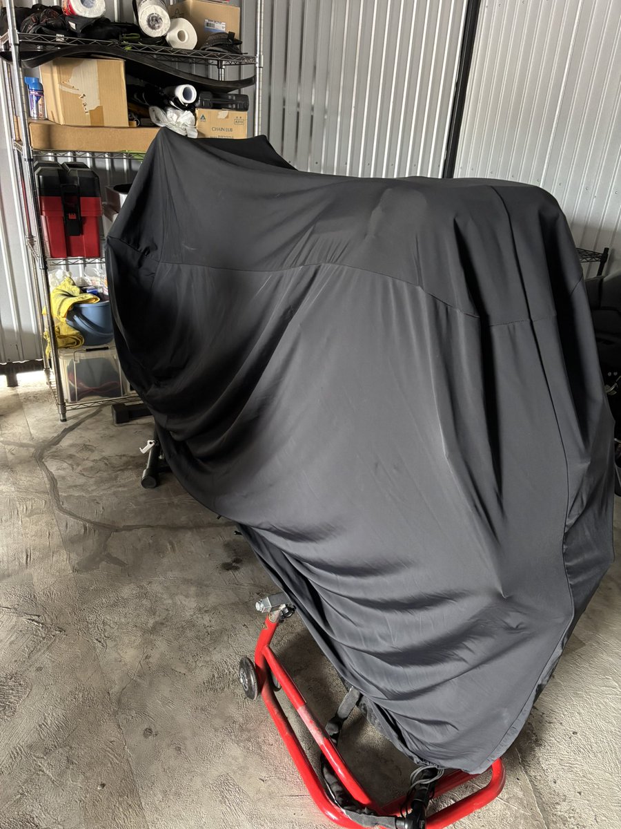 Cafe_Frogs's tweet photo. オイル交換
フィルター交換
チェンシコ
水なし洗車
 終わった ε-(´∀｀;)ﾎｯ

帰って寝るべ😪 https://t.co/eN1ACjjE3T