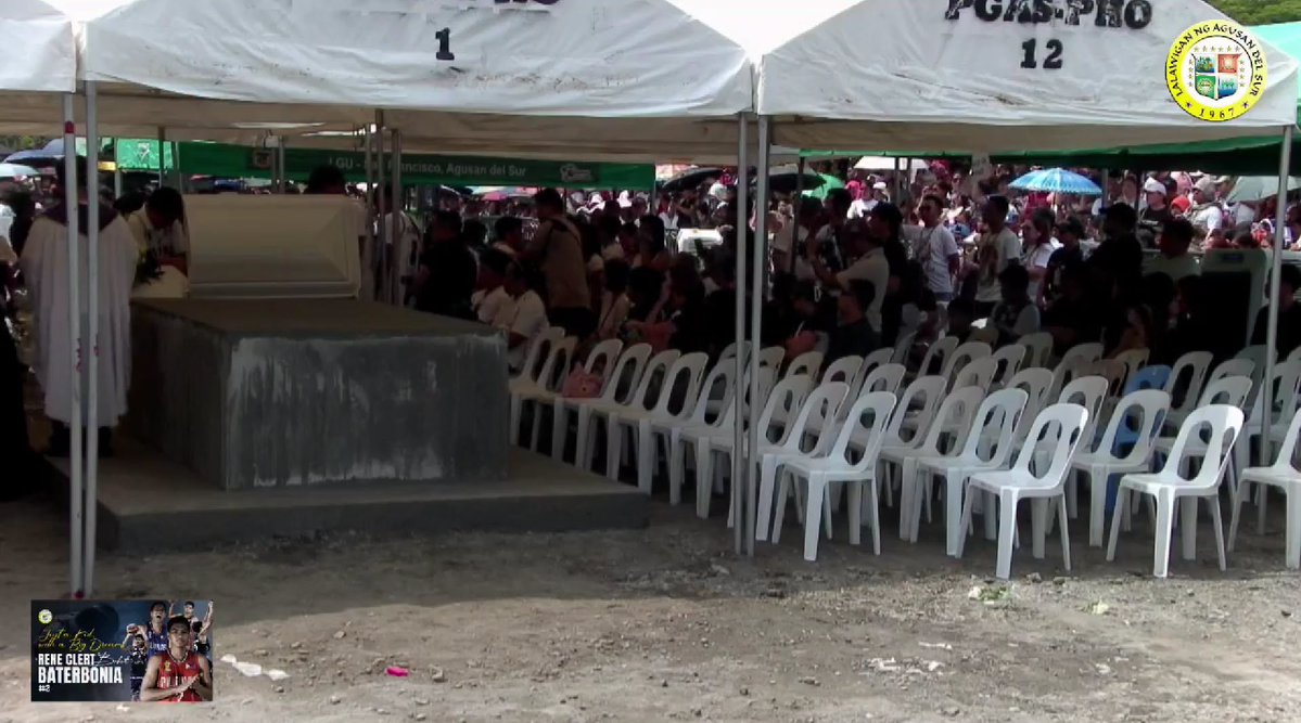 DWAR1494's tweet photo. TINGNAN: Inihahatid na sa kanyang huling hantungan si Rene Baterbonia ngayong Miyerkules, June 24. Dumating na ang mga labi ng student-athlete sa Barangay Labnig Memorial Cemetery sa Talacogon, Agusan del Sur kung saan siya ililibing.

Courtesy: Provincial Government of Agusan del Sur