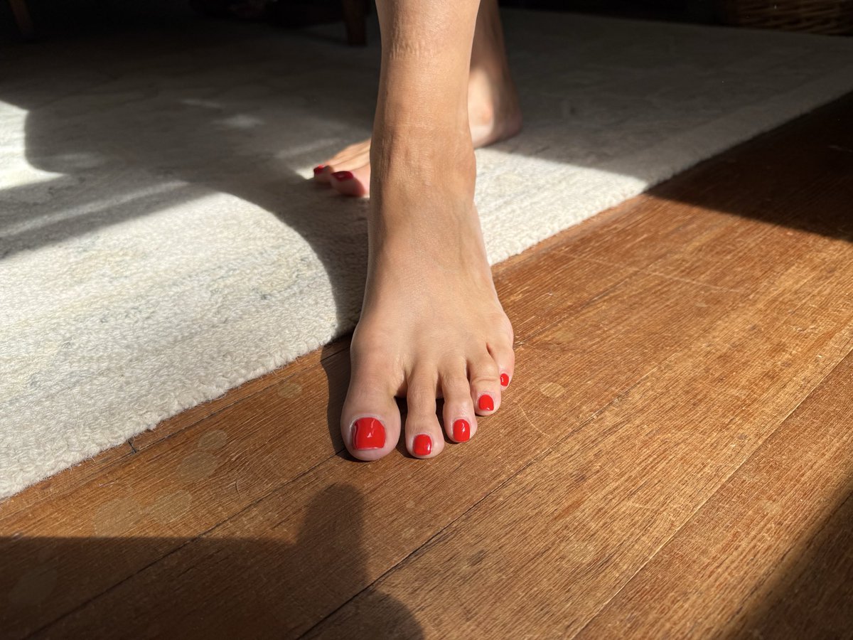 belowthehem's tweet photo. Just shot some pictures with my new nails. https://t.co/mgAOzoI2pb