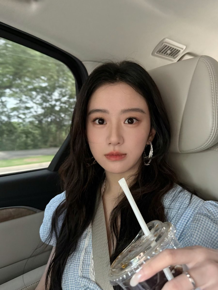 forshangen's tweet photo. 📸 260624 ✧ Bao Shangen Studio Update 

🏹 𝓑𝓪𝓸’𝓼 𝓼𝓱𝓪𝓻𝓮

Summer romance is in full bloom~💙

#BaoShangen #包上恩 #NeverEndingSummer https://t.co/czhoO474o8