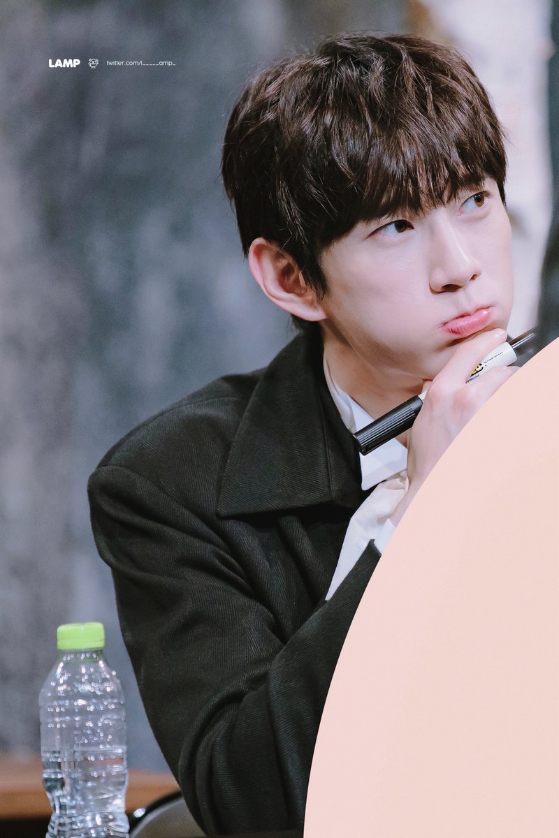 l_____amp_'s tweet photo. 260623 헤르츠클란 사인회
#김서환 크나우어

누가 이렇게 귀엽게 고민을😗 https://t.co/9d4vjQU0Ys