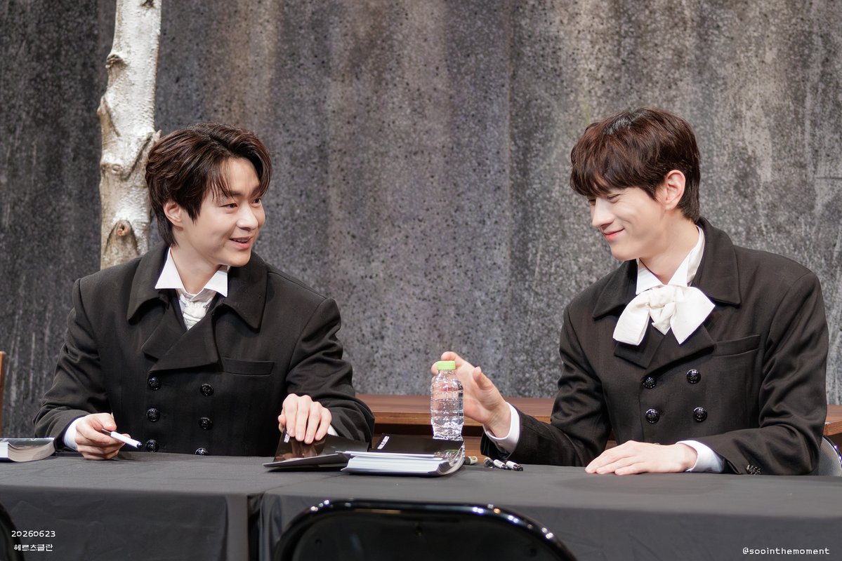 soointhemoment's tweet photo. 20260623 연극 헤르츠클란 사인회

#김기택 | 싱클레어
#김서환 | 크나우어 https://t.co/sqstous0U5
