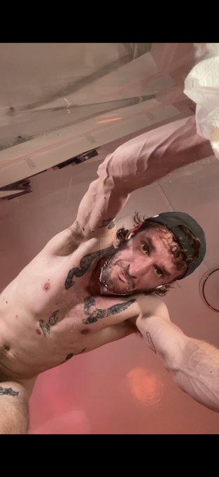 JV Marx 🦴 - 1 pic. oh hey down there https://t.co/SSIwU8nHHJ