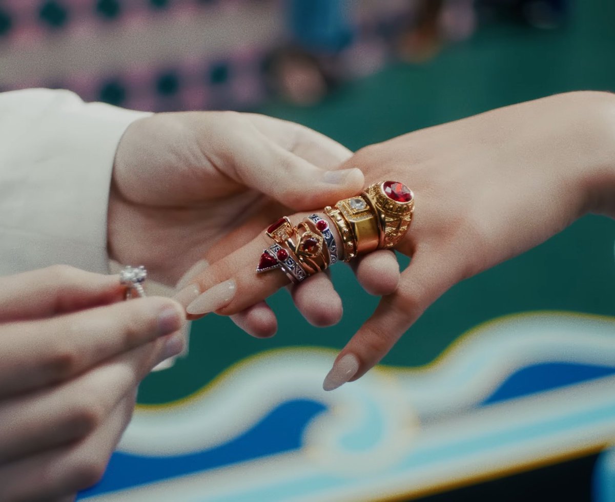 lovelifebeauty_'s tweet photo. 8 rings 👀 https://t.co/0ZchCeLVkj