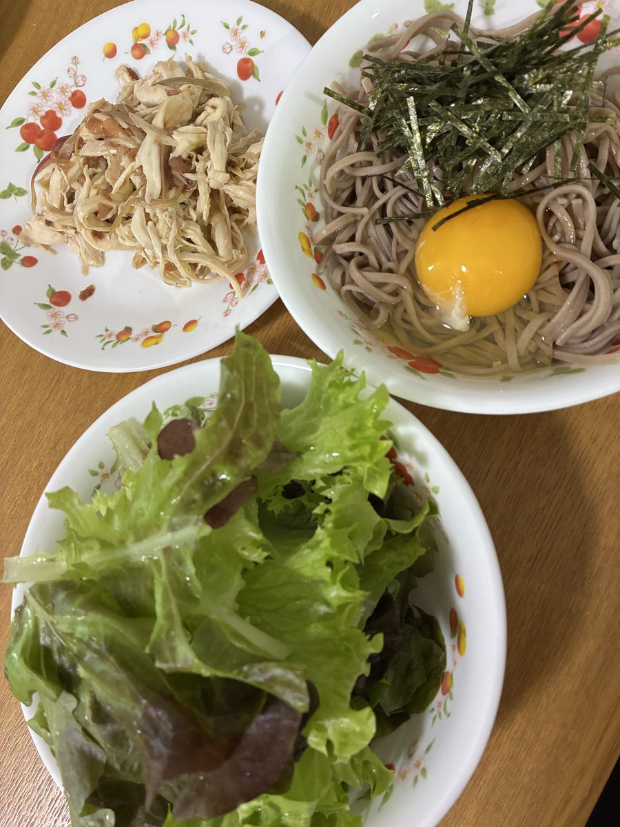 daietchibi's tweet photo. 今日のお昼はたっぷりサラダ、とりむねの梅みょうが和え、十割蕎麦〜(ゆき)

#ダイエット垢さんと繋がりたい
#ダイエット中
#143cm
#チビデブ https://t.co/BQOnn6oydr