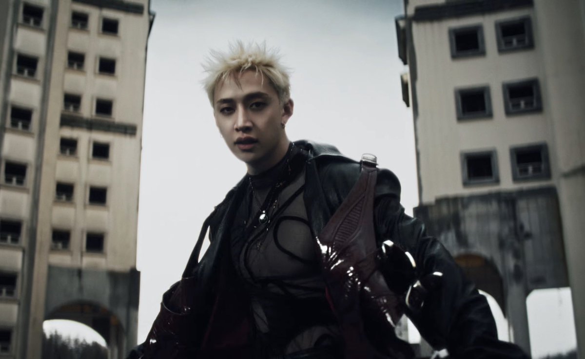 beyondyasmin's tweet photo. ‘RUN IT’ BANG CHAN https://t.co/qOKcjvVLh3