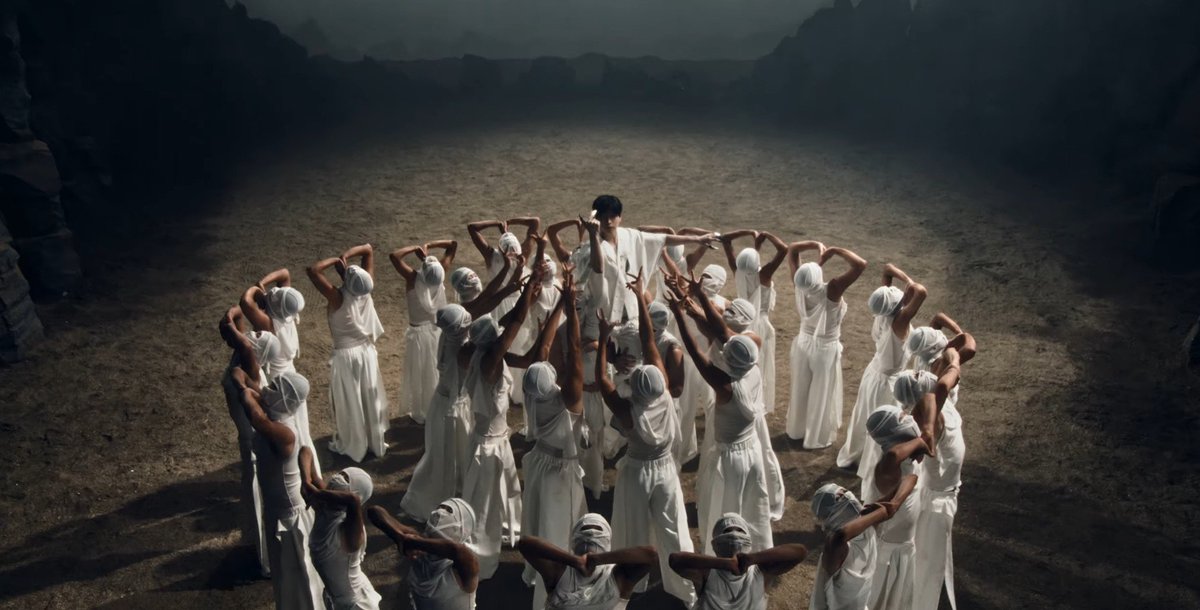 MlNHORIZON's tweet photo. RUN IT MV IS LITERALLY A MASTERPIECE??? THAT'S A WORK OF ART https://t.co/P3M3mLxdoT