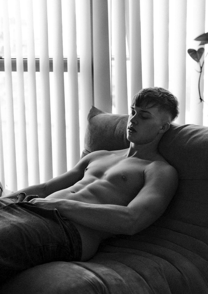 studentguyy's tweet photo. Tell me what you’d do next https://t.co/nDK5wR96TA