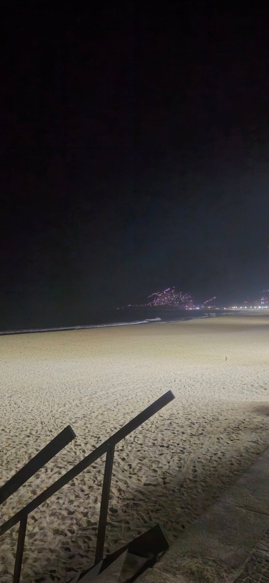 anamya_'s tweet photo. dps ainda fui pra praia 😸 https://t.co/7vJ4f5AMnP