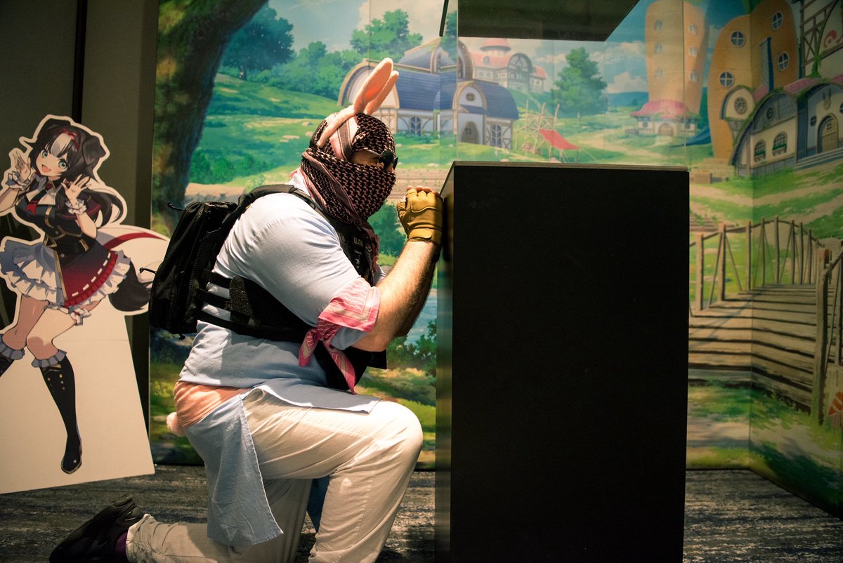 illathid's tweet photo. Big thanks to @earleigenvector  for taking these awesome photos of my PhaseCon cosplay. It was my first ever cosplay, so hopefully it’s not too jank. 

It’s the Pippa socks in the display case btw 🤣

#PhaseCon2026 https://t.co/Y9Zio7U3sU