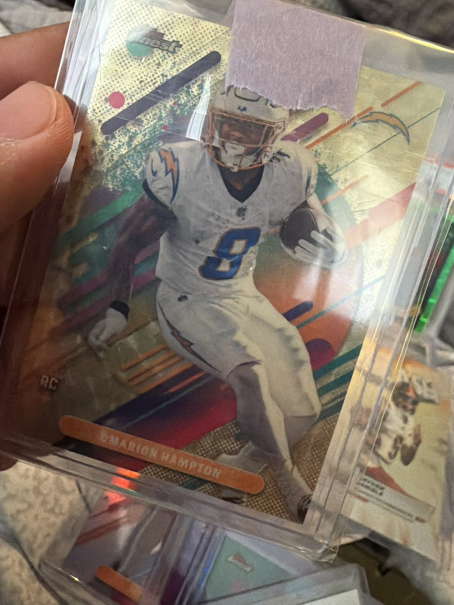 esotelo54's tweet photo. Idk what it is with Mr. Hampton and me but Lately I’ve been pulling his Cards and I’m a Raider’s Fan my first 1/1  #SuperFractor #OneOfOne #Raiders #Bolts #Hampton #ToppsFinest #Rare #AllWhite #LA #RaidersRunLA #RB  @CardPurchaser https://t.co/0B1AABoKbK
