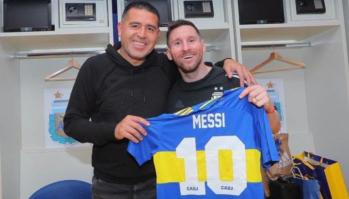 la12tuittera's tweet photo. 🎂Feliz cumpleaños al FÚTBOL.⚽

🔝Juan Román #Riquelme cumple 48 años.

🔝Lionel Andrés #Messi cumple 39 años. https://t.co/G4ER6Sb563