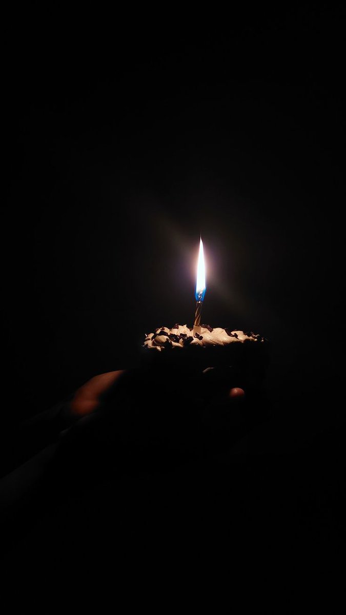 NamanyaGlo84626's tweet photo. Well happy birthday to Me 🦋🥂🥳
#BookCommunity #birthday https://t.co/1LPl7ksi1P