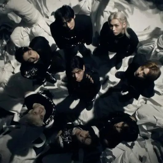 lady_cl4ws's tweet photo. SORTEO RUN IT 🪽 BY LADY

Premio: Bubble de Stray Kids a eleccion

Reglas: 
- Comentar captura de que has escuchado RUN IT en Youtube & Spotify 
- Seguirme y dar rt
- Comentar los TAGS:

STRAY KIDS RUN IT
#StrayKids_RUN_IT_OutNow
#RUN_IT @Stray_Kids 

Cierro en 24h, MUCHA SUERTE !⌛️