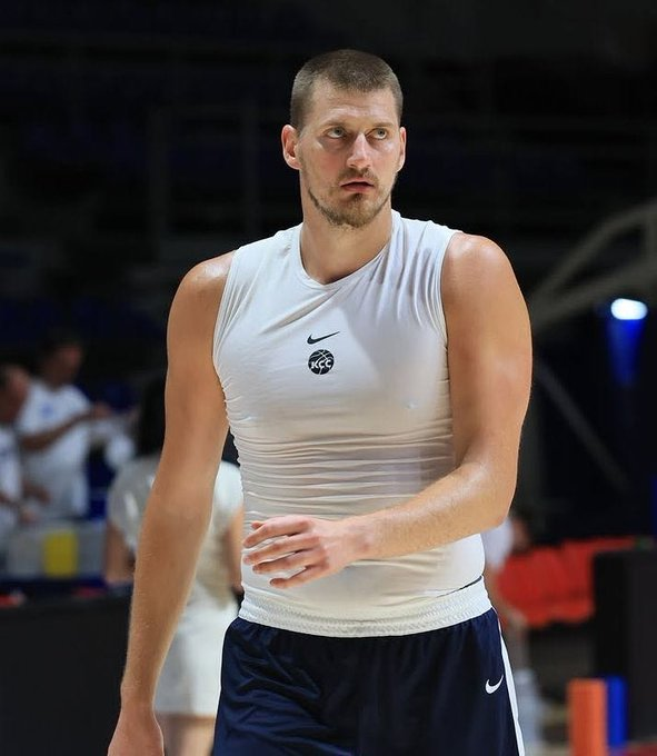 jokic mid range 🃏🎸 🇵🇭 tweet media