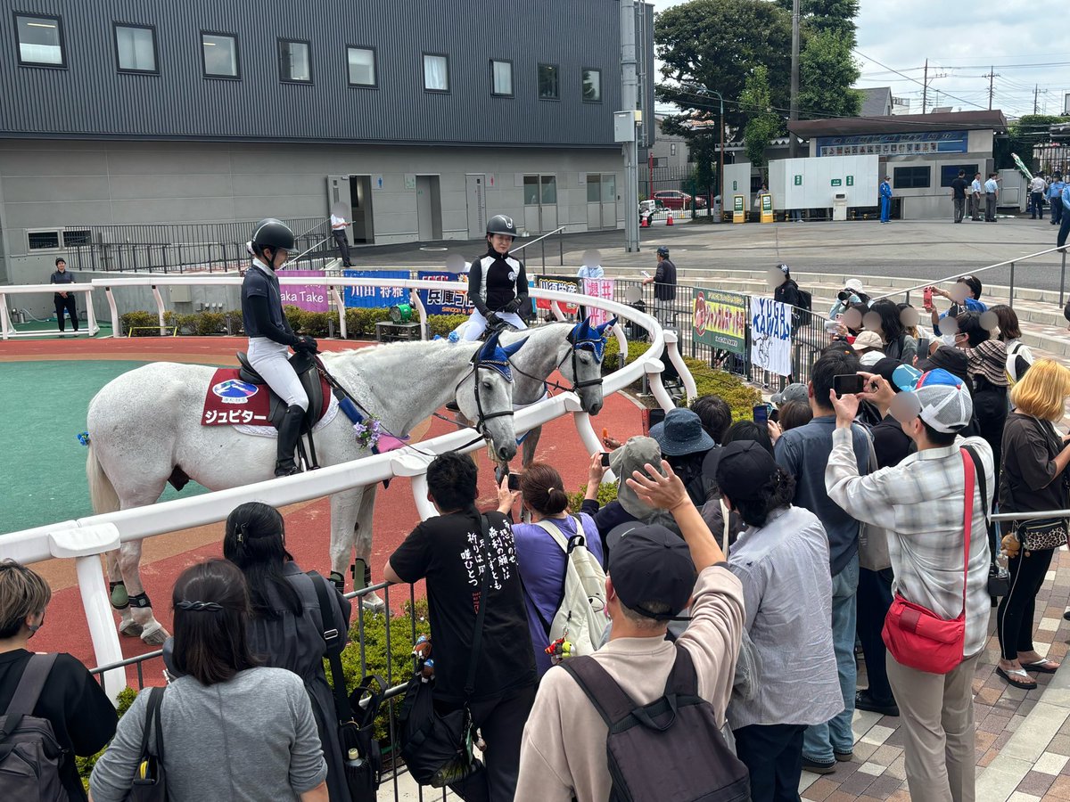 urawa_keiba's tweet photo. #さきたま杯 当日の浦和競馬場☁️
たくさんのファンのみなさまにご来場いただいております🏇💨

30回目の節目のさきたま杯､メモリアルな一日をお楽しみください👀✨ https://t.co/RQXx6BzQuk
