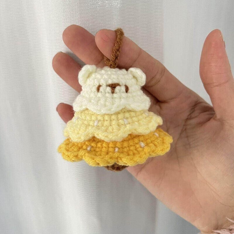 LS_HTID's tweet photo. Just finished this woven fabric keychain  Tiny, cute, and takes less than 30 mins! Perfect for my new backpack. Tag a craft buddy who loves quick DIYs! https://t.co/QbXtO5VPau