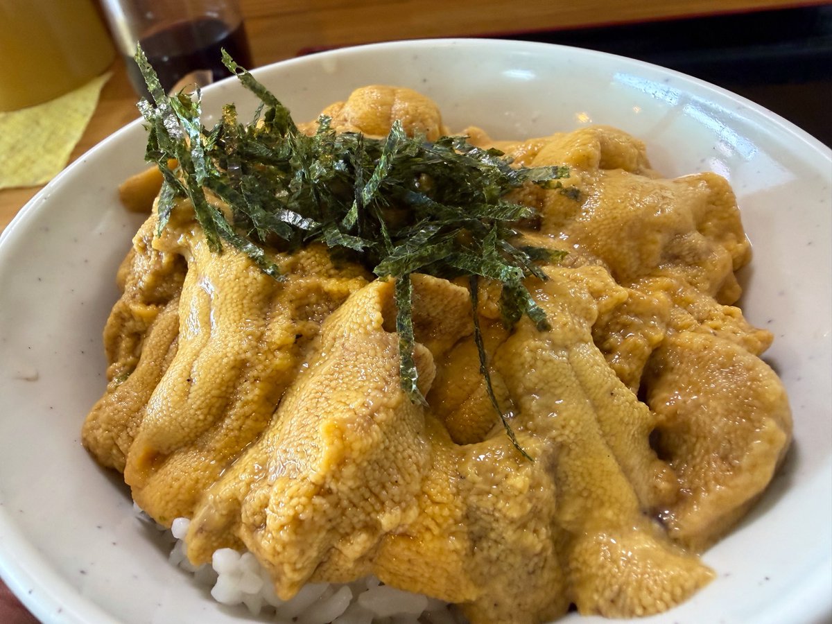 shyou1rou's tweet photo. 紋別から車飛ばして羽幌へ

甘エビ3パックとシマエビと生ウニと毛蟹2ハイ購入

そして羽幌のウニ丼！

うんま！！！！ https://t.co/H2iaZ3Xfn3