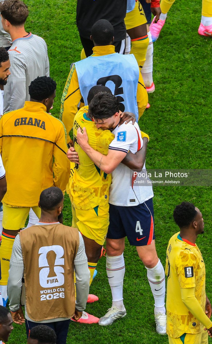 Scott_Pert's tweet photo. I’m not surprised @_DeclanRice hugged a serial Rapist.
Arsenal fans sung Thomas Partey’s name and went after his victims, they do love a sex offender in North London. https://t.co/NGCVoLViJh