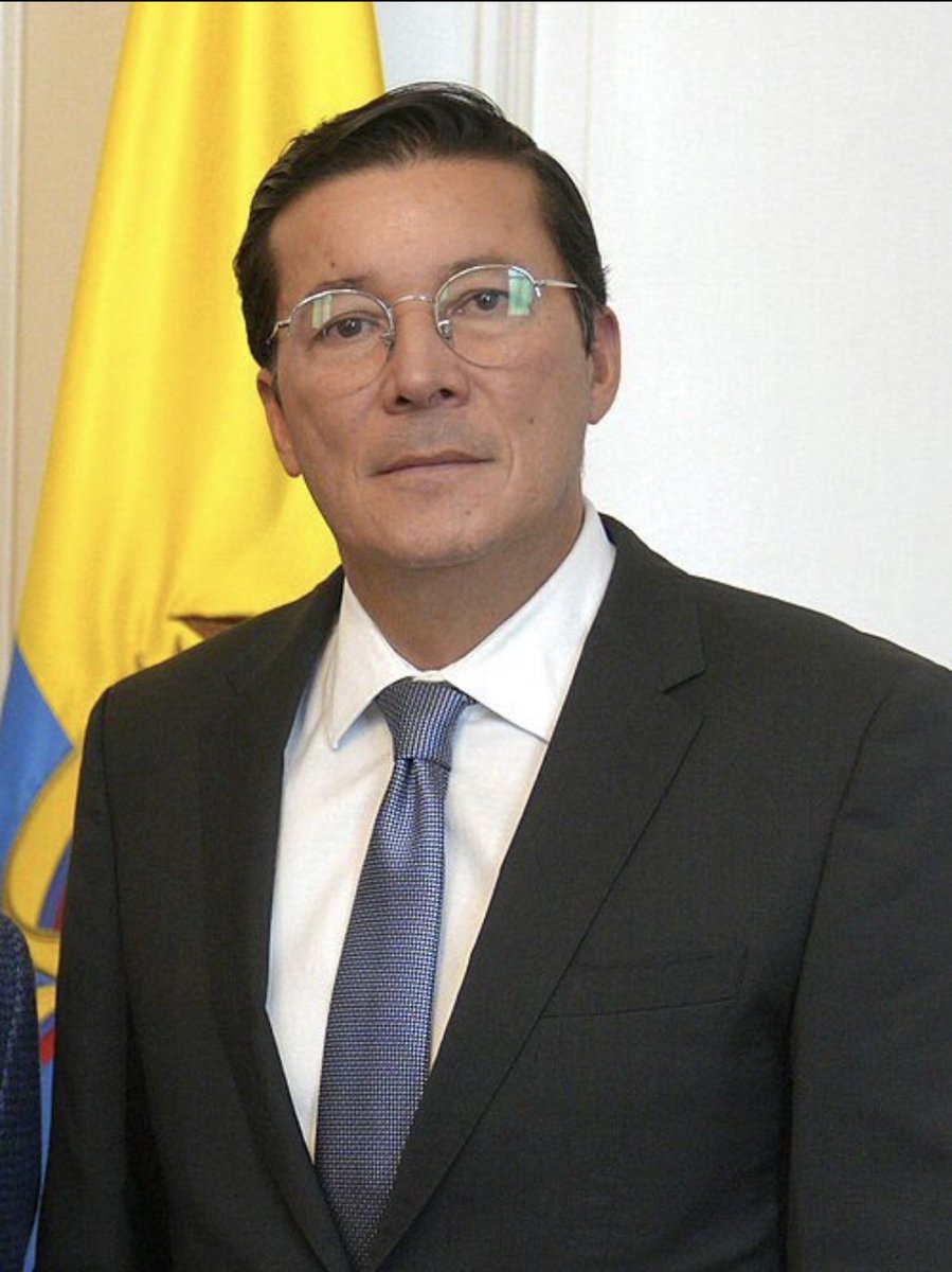 TPEDROZAURO's tweet photo. No todo es crítica: cuando alguien hace bien su trabajo, también merece reconocimiento. Juan Hernán Penagos, Registrador Nacional, ejemplo de transparencia, integridad, eficiencia y compromiso al servicio del país. 👏🇨🇴 #Colombia https://t.co/OmluNuaVdw
