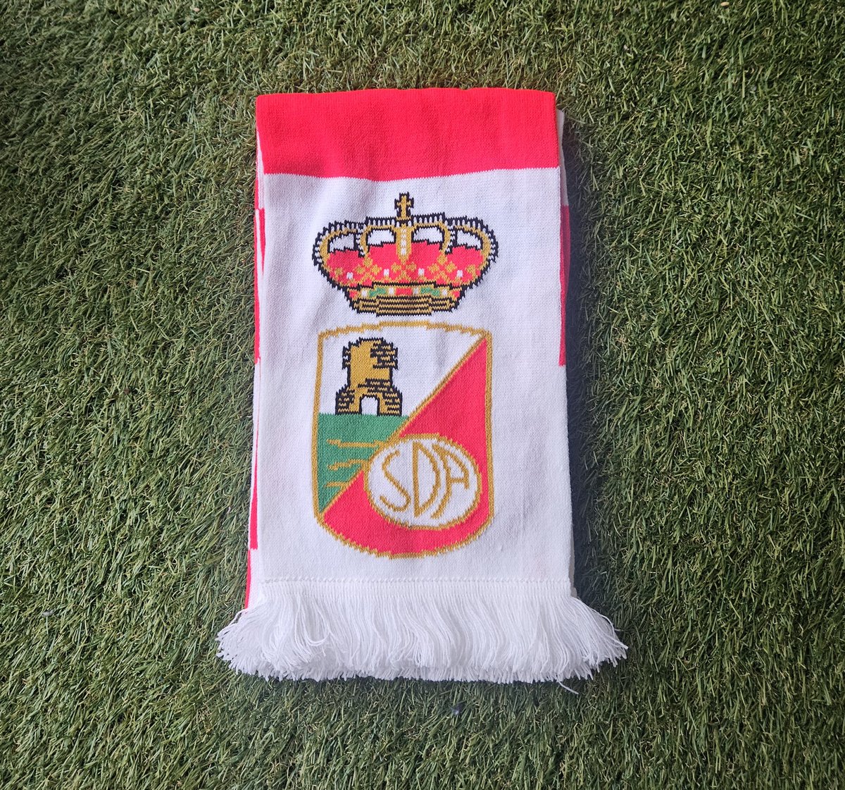 AvantiRSDA1924's tweet photo. 🚨🚨 ATENCIÓN SORTEO!!!

Llévate esta bufanda de la RSDAlcalá

Para participar:
➡️ Seguir a @AvantiRSDA1924 
➡️ Retweet de este mensaje
➡️ Menciona (cuenta) a quién le gustaría le tocase
➡️ Acertar quién va a ganar el Mundial.

El sorteo finaliza el 1 de julio a las 12.00 horas https://t.co/a1tQsLJX3y