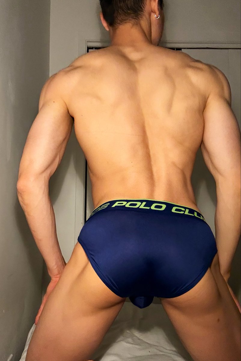 vjax90's tweet photo. Showing my butt https://t.co/Wn01326eNe