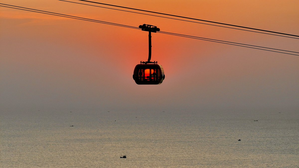 rootytrip_'s tweet photo. Đừng bỏ lỡ Sunset Town và Cầu Hôn trong hành trình Tour đoàn Phú Quốc 3N2Đ. Trải nghiệm cáp treo vượt biển và tận hưởng hoàng hôn đẹp nhất Việt Nam cùng những người thân yêu. 🇻🇳✨
Chi tiết lịch trình tại: https://t.co/hsmk7yFAbh
#rootytrip #travel #photography https://t.co/wNTj5Y4uC8