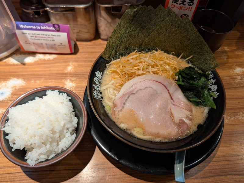 hands_up70k's tweet photo. 久々の壱角家で昼メシ(海苔トッピング無料ライス付)
ドキムネなレイソル補強話ないの？ https://t.co/ryjKWwwDEX